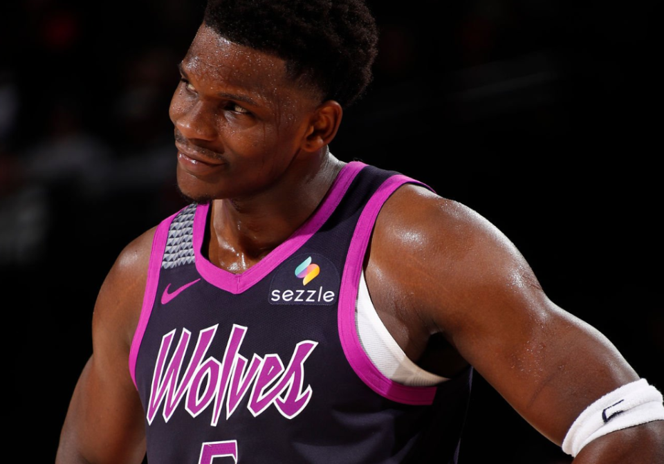 网页版登录-NBA官宣两张罚单：华子贝恩用力把球扔向观众席 各罚25000美元